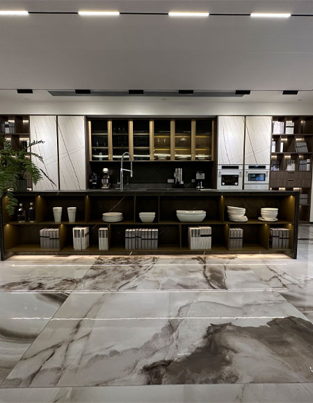 Современная кухня с лаконичным дизайном